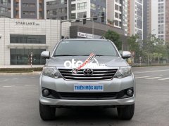 Cần bán lại xe Toyota Fortuner V 4X2 AT 2013, màu bạc