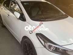 Cần bán Kia Cerato MT năm 2017, màu trắng