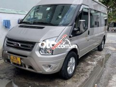 Cần bán Ford Transit Luxury sản xuất 2016, màu bạc giá cạnh tranh