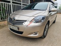 Cần bán lại xe Toyota Vios AT năm sản xuất 2013, màu ghi vàng