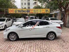 Cần bán gấp Hyundai Accent 1.4AT sản xuất năm 2012, màu trắng, nhập khẩu