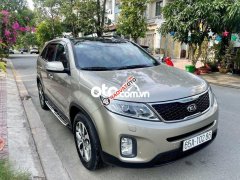 Cần bán Kia Sorento 2.4 sản xuất năm 2016, màu vàng còn mới