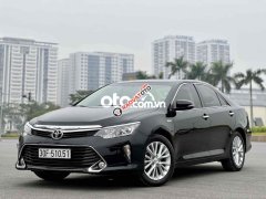 Cần bán Toyota Camry 2.0E năm sản xuất 2018, màu đen