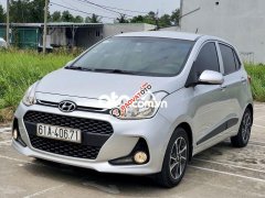 Bán xe Hyundai Grand i10 1.2 AT sản xuất năm 2017, màu bạc