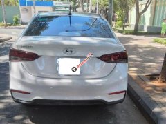 Bán xe Hyundai Accent 1.4 MT sản xuất 2018, màu trắng xe gia đình