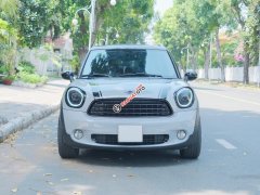 Màu trắng, giá 739tr