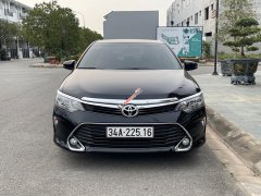 Xe màu đen