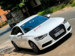 Màu trắng, nội thất đen, option đầy đủ, xe vừa được bảo dưỡng các hạng mục cần thiết Màu trắng, nội thất đen, option đầy đủ, xe vừa được bảo dưỡng các hạng mục cần thiết