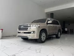 Bán xe Toyota Landcruiser LC200 vàng cát xe sản xuất năm 2016 lịch sử bảo dưỡng hãng đầy đủ