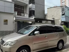 Bán xe Toyota innova 2.0E MT - 2013 - Giá 295 triệu .