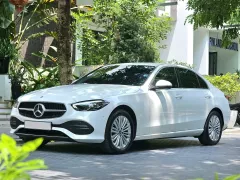 Xe Mercedes C200 AVG 2023, màu trắng 