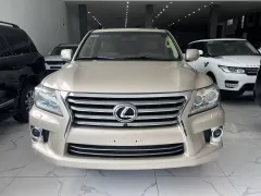 Em đang có chiếc Lexus LX570 màu vàng cát bản xuất Mỹ , xe sản xuất năm 2012 xe còn nguyên bản