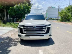 Bán Toyota Land Cruiser LC300 sản xuất 2024, mới 99,99%.