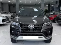 Bán Toyota Fortuner 2 cầu máy xăng, sản xuất 2021, lăn bánh 3 vạn Km.