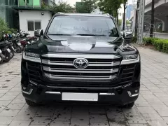 Bán Toyota Land Cruiser LC300, đăng ký 2025, xe mới 99%.