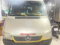 Xe Van Mercedes Benz Sprinter, sản xuất năm 2007.