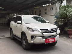 Cần bán xe Toyota Fortuner 2.7V AT 2017, màu trắng, giá 685tr