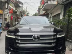 Xe Toyota Land Cruiser LC300 2024, màu đen, xe nhập mới đi 8 nghìn Km như xe mới 