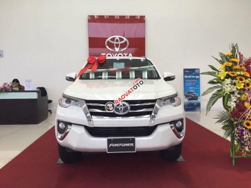 Cần bán Toyota Camry 2.5Q mới đời 2018, hỗ trợ trả góp 80% toàn quốc