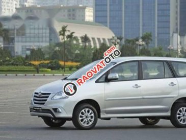 Bán ô tô Toyota Innova 2.0E đời 2014 số sàn