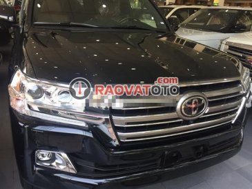 Bán xe Toyota Land Cruiser 5.7 VX đời 2014, màu đen, số tự động