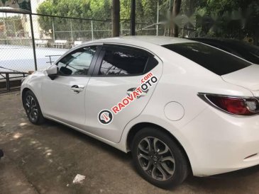 Cần bán gấp Mazda 2 2016, màu trắng chính chủ