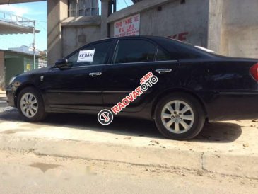 Bán ô tô Toyota Camry đời 2004, màu đen chính chủ, 400tr