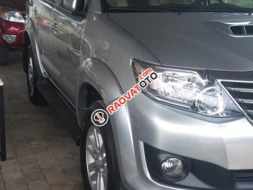 Cần bán Toyota Fortuner đời 2015, màu bạc