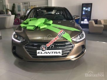 Tặng 100% thuế trước bạ trong tháng 10 Elantra 2.0 2017. LH 0931936929