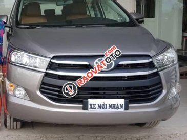 Cần bán lại xe Toyota Innova 2017