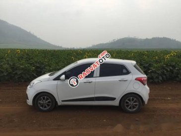 Bán Hyundai i10 AT đời 2015, màu trắng, giá tốt