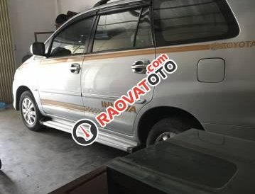 Cần bán gấp Toyota Innova đời 2010, màu bạc