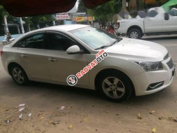 Cần bán Chevrolet Cruze đời 2014, màu trắng