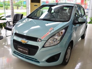 Bán xe Chevrolet Spark LS màu xanh ngọc, trả góp ngân hàng, giao tận nơi - LH: 090 102 7 102 MS Huyền