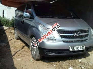 Bán ô tô Hyundai Starex đời 2015, màu bạc 