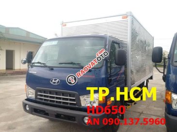 TP. HCM Hyundai HD 650 đời mới, màu xanh lam, thùng kín inox 430