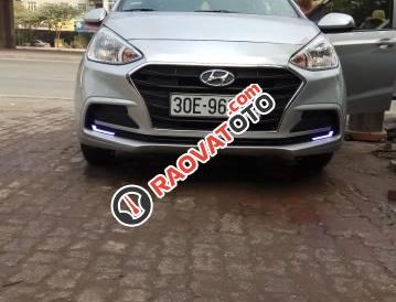 Bán xe Hyundai Grand i10 đời 2017, màu bạc  