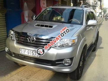 Bán Toyota Fortuner 2016, màu bạc chính chủ