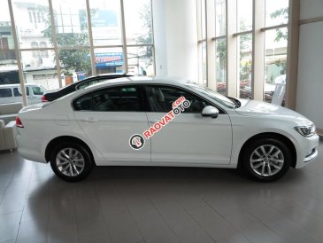 VW-The New Passat trắng tinh - Đầy mạnh mẽ, bền bỉ-Cực chất, cực cuốn hút