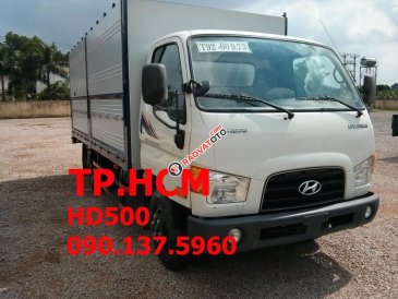 TP. HCM Hyundai HD650, màu trắng, thùng kín tôn đen