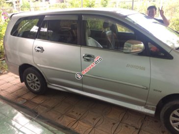 Cần bán xe Toyota Innova năm 2007 màu bạc, giá chỉ 220 triệu