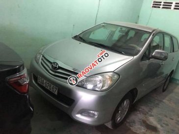 Cần bán xe Toyota Innova đời 2012, màu bạc số tự động