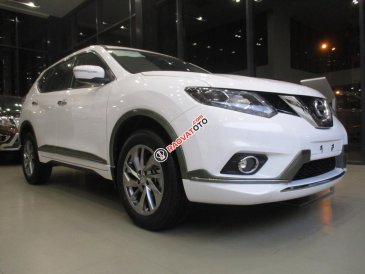 Cần bán xe Nissan X trail SL đời 2017, màu trắng