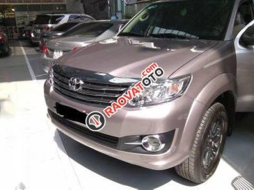 Bán Toyota Fortuner V 4x2 AT sản xuất 2016, màu nâu số tự động