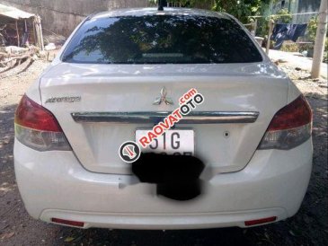 Cần bán xe Mitsubishi Attrage CVT năm 2017, màu trắng, giá tốt