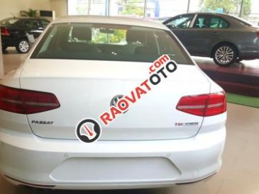Bán xe Volkswagen Passat 2.0 AT 2015, màu trắng, nhập khẩu nguyên chiếc