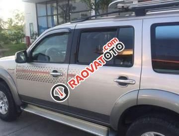 Mình cần tiền bán Ford Everest 2008 số tự động, máy dầu