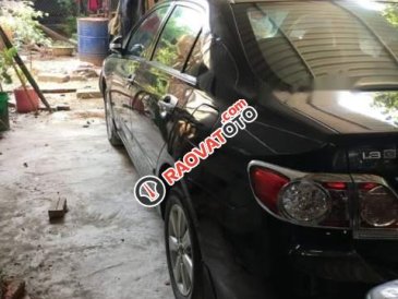 Cần bán lại xe Toyota Corolla Altis MT năm 2011, màu đen