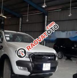 Cần bán xe Ford Ranger Wildtrak 3.2 AT sản xuất năm 2017, màu trắng, nhập khẩu còn mới