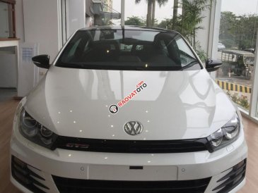 VW Scirocco GTS 2.0 GTS trắng, ưu đãi khủng trong tháng 11
